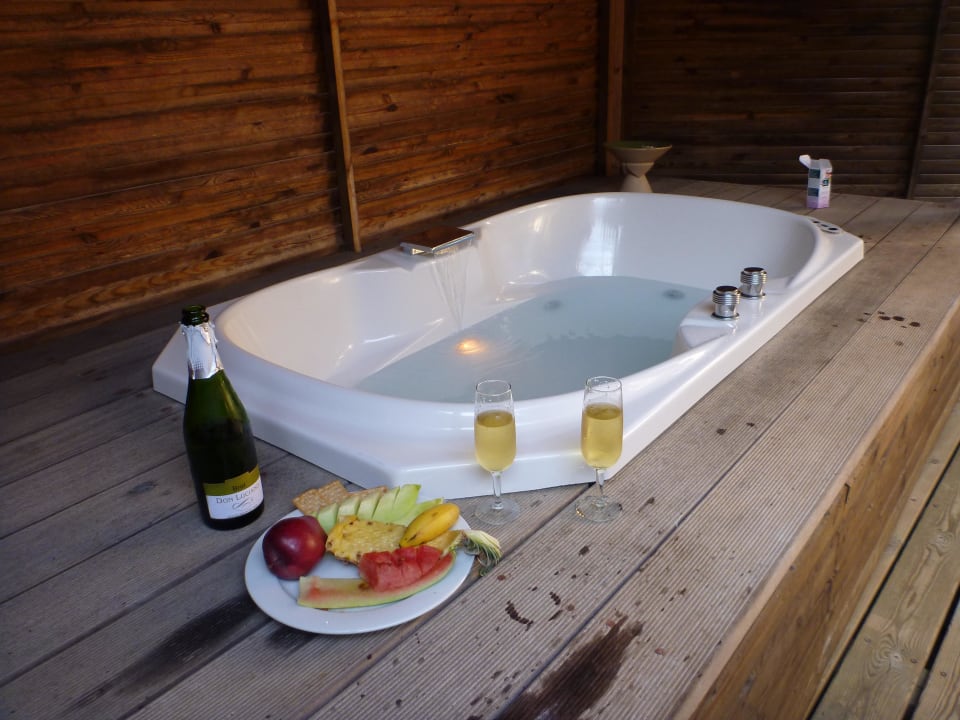 Unser Jacuzzi Kuredu Island Resort & Spa