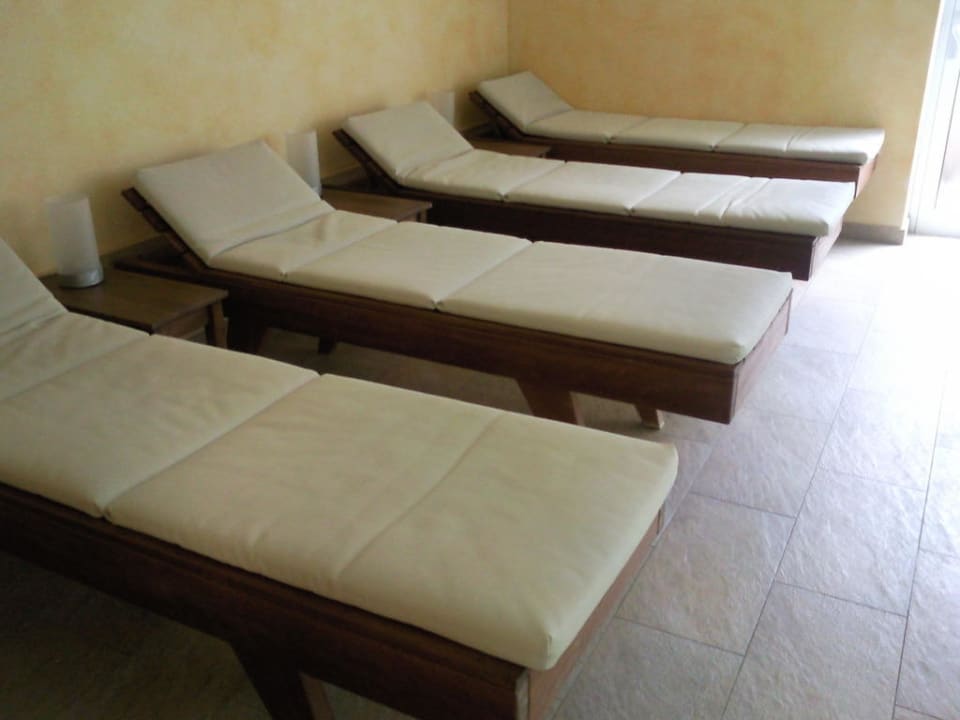 Ruheliegen am Pool Hotel Süd art