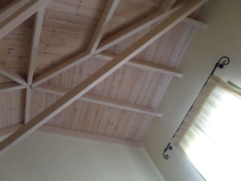 Sufit, tylko na I piętrze Hotel Livadakia Village