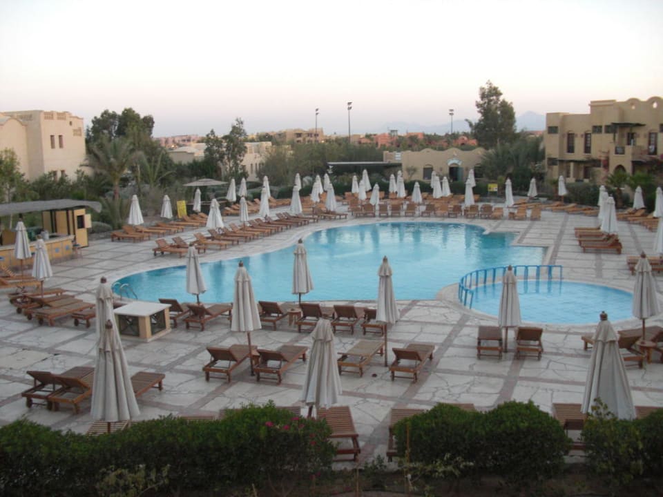 Pool vom Balkon aus Three Corners Rihana Resort Deluxe