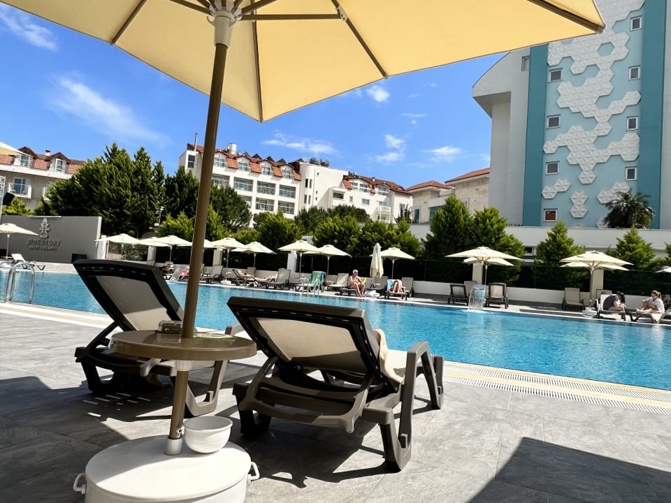 Pool Side Story Resort & Spa