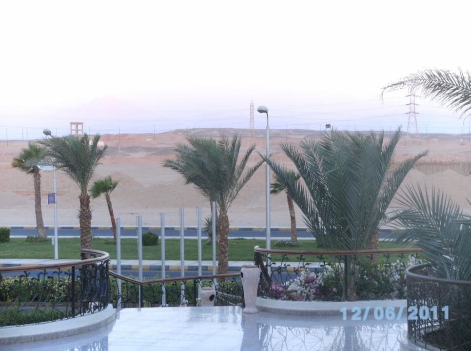 Vor dem Hoteleingang Pickalbatros Palace Resort