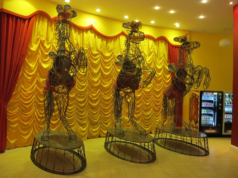 Eingangsbereich Grand Magic Hotel