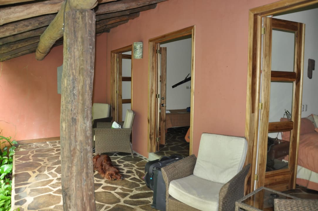 Blick von der Terrasse ins Zimmer Hacienda La Isla Lodge