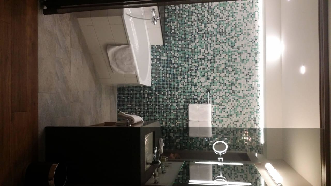 Salle de bain côté salon Eiger Swiss Quality Hotel