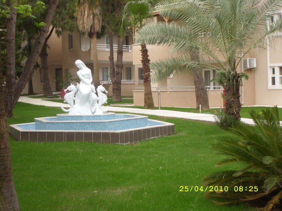 Der Brunnen der Anlage Club Sidelya Hotel