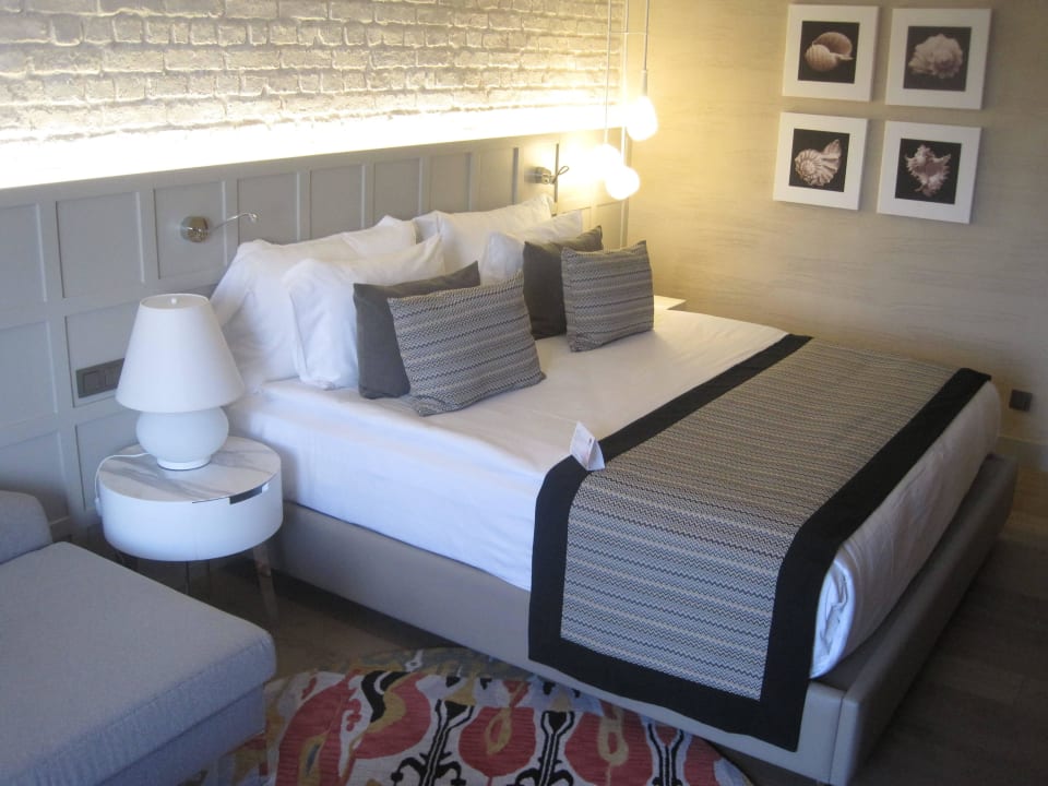 Bett Acanthus Cennet Barut Collection