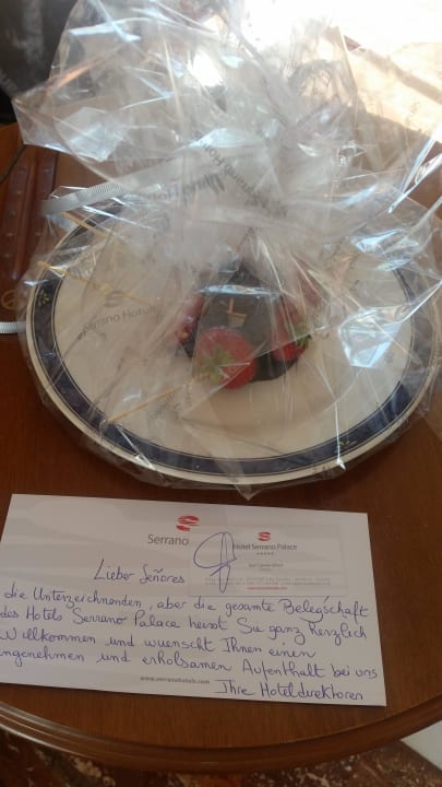 Chocolate-covered strawberries courtesy of hotel Hotel Serrano Palace