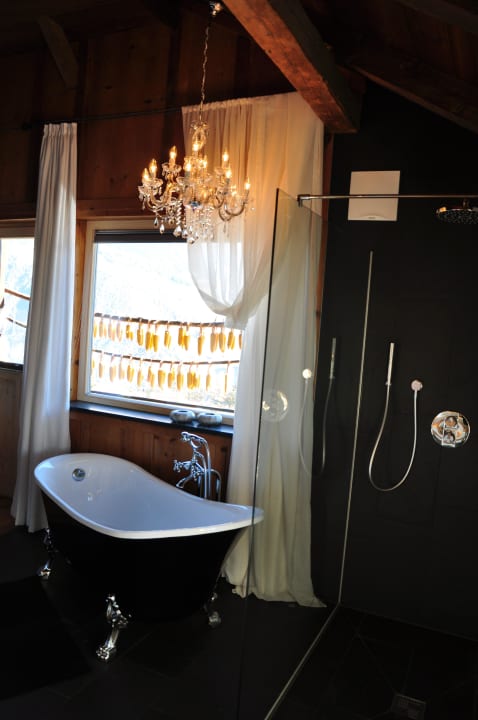 Baden & duschen mit Berg-und Burgblick Panorama Chalet Heimatliebe