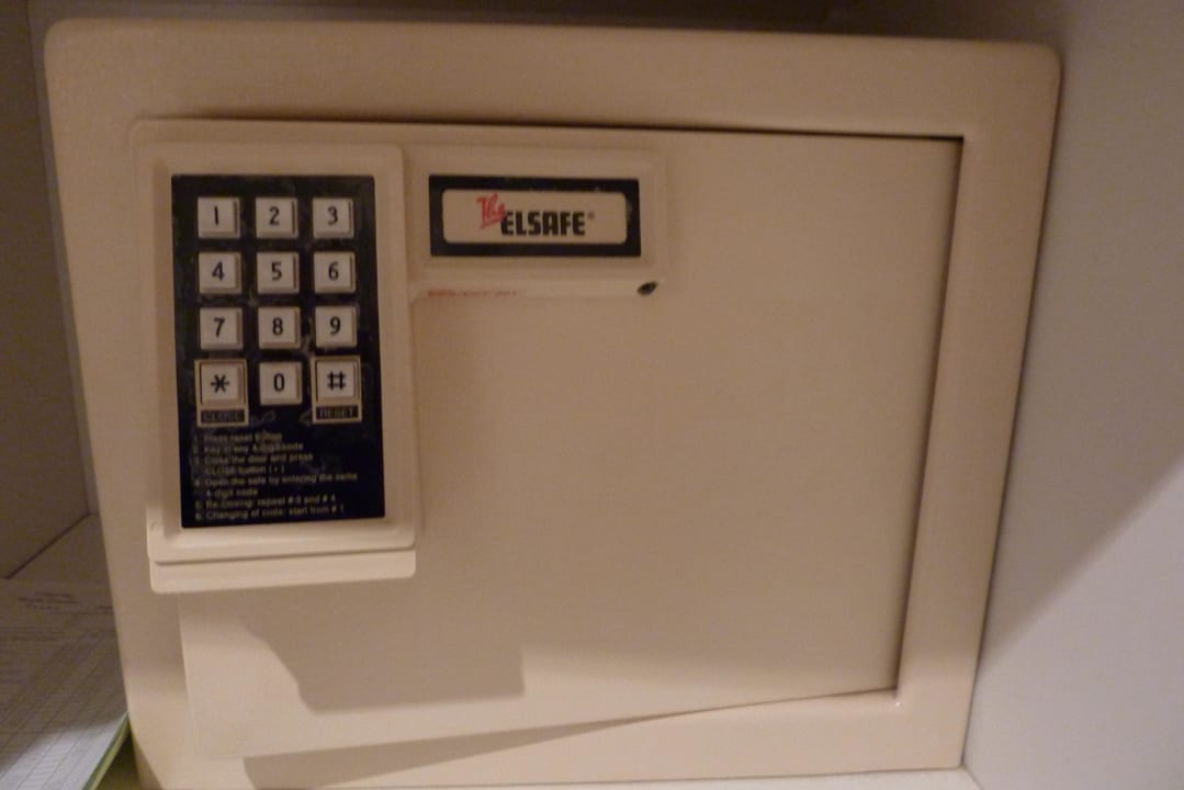 Ein kostenloser Tresor mit Macken Hotel Royal Garden Palace