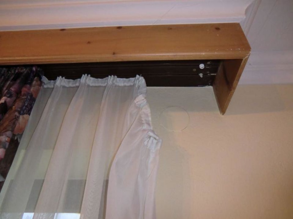 Agerissene Gardine Hotel Mauracherhof