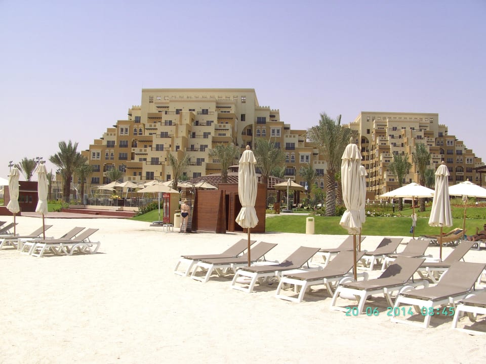 Strand mit Blick zum Hotel Rixos Bab Al Bahr