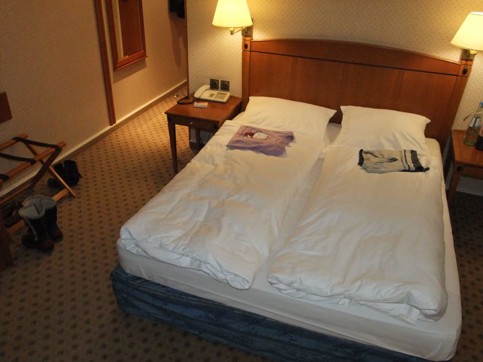Bett etwas schmal, eine Matratze ist sicher Geschm c/o56 Hotel Chemnitz