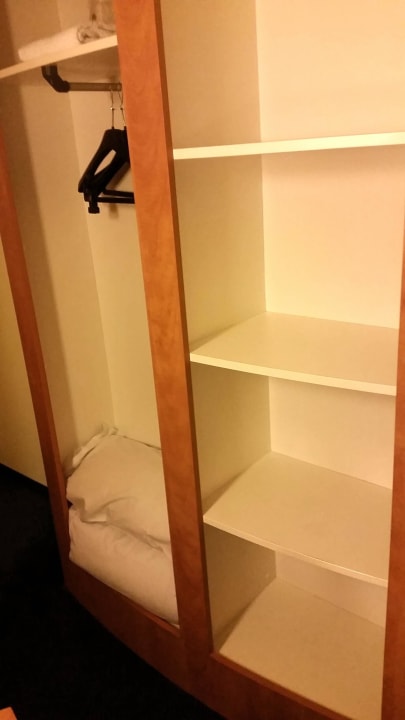 Etwas Stauraum B&B Hotel Frankfurt-Hahn Airport