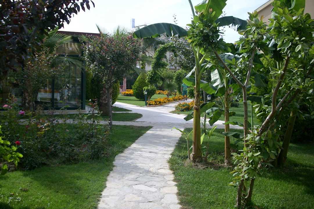 Ein Teil der Gartenanlage Grand Seker Hotel