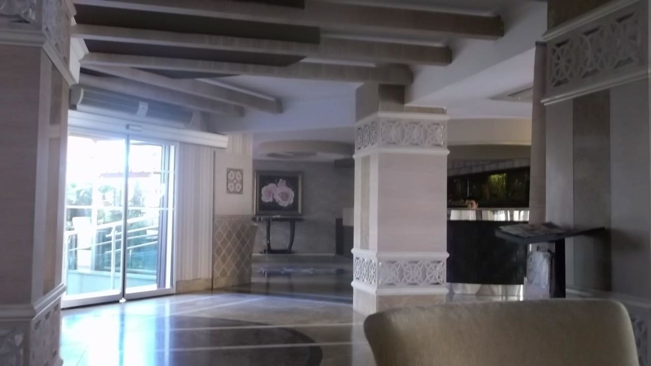 Eingangsbereich innen Tac Premier Hotel & Spa