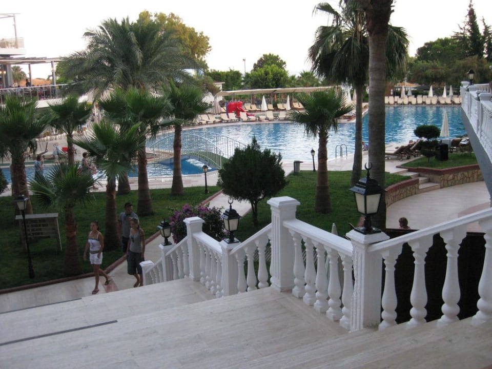 Blick auf den Pool Mira Meridia Beach Hotel