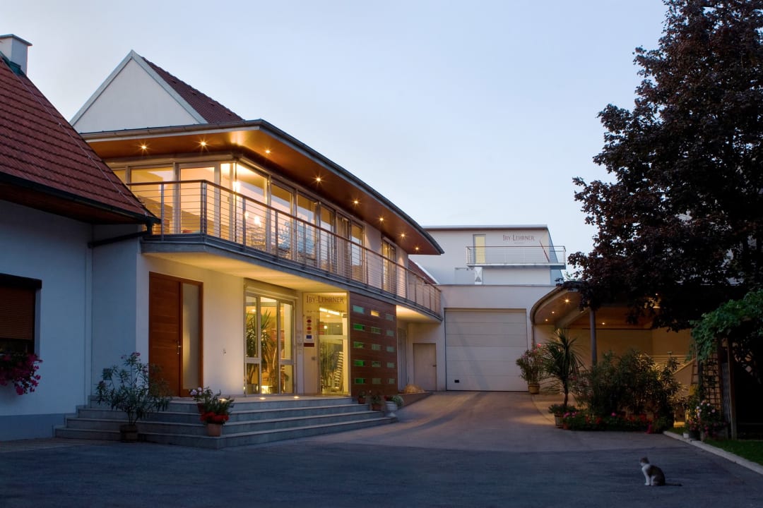 Außenansicht IBY-LEHRNER WEIN-GUT und WEIN-Träumerei