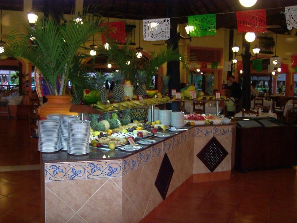 Schön dekoriertes Buffet Hotel Riu Lupita
