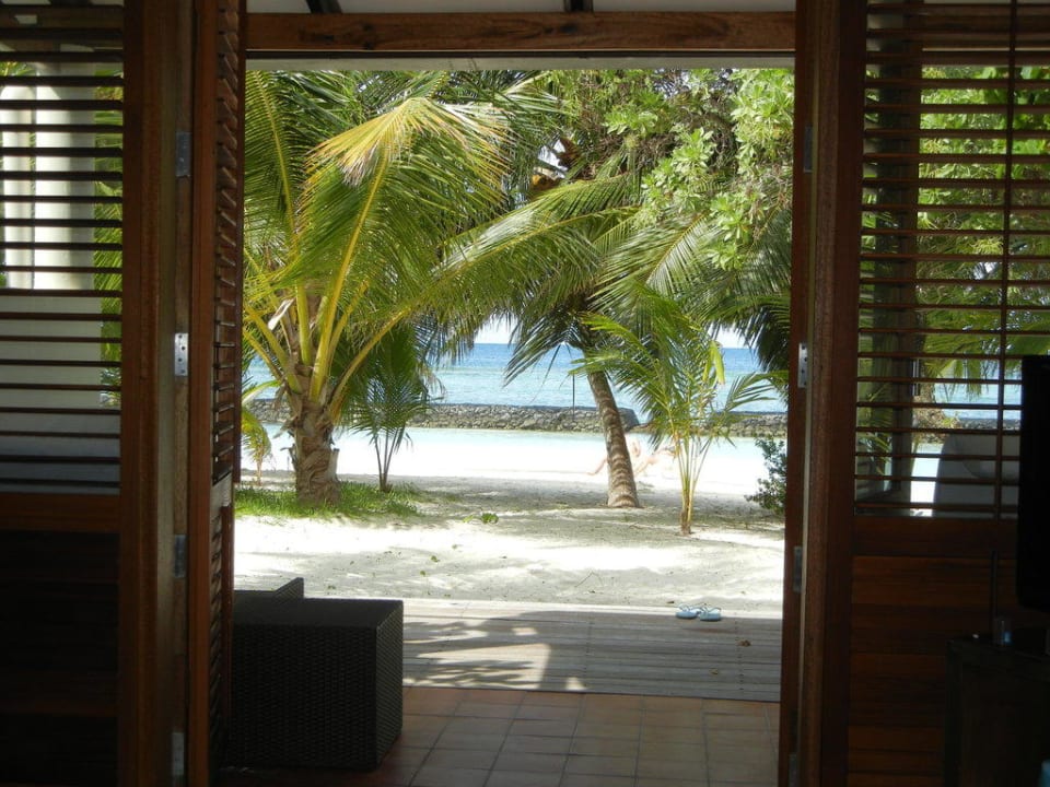 Deluxe Beach Villa 332 - Blick aus dem Zimmer Kuramathi Maldives
