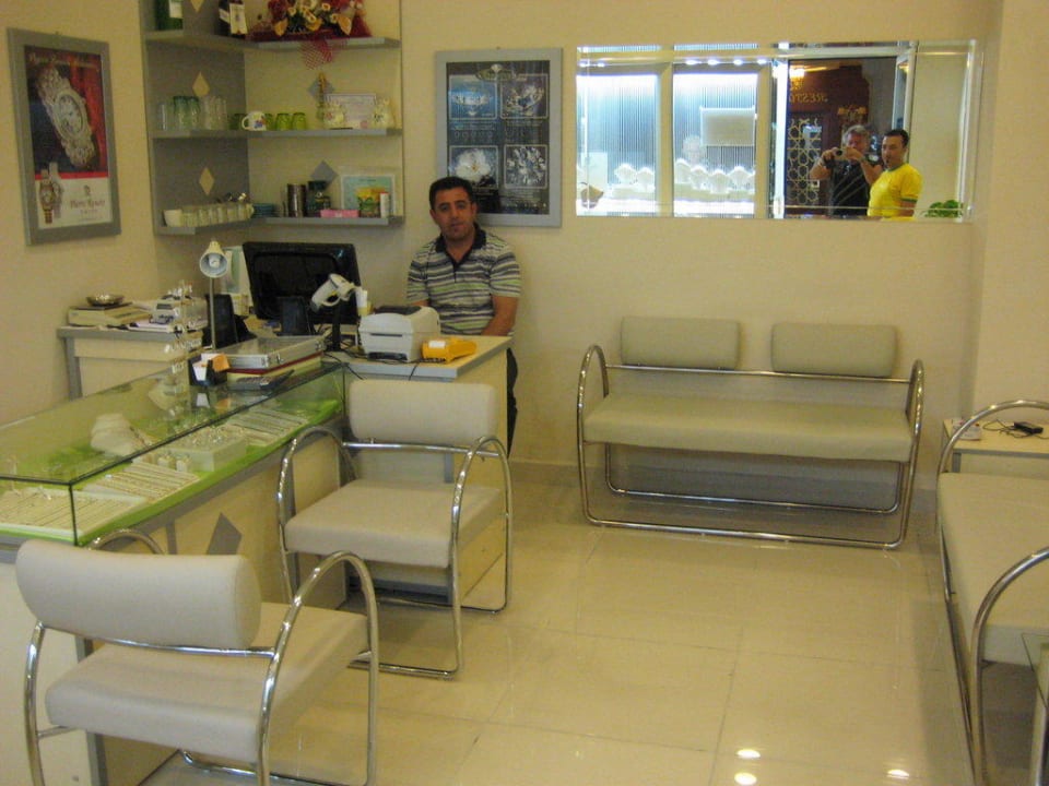 Sehr netter Verkäufer im Juweliergeschäft Adalya Resort & Spa - Adults Only