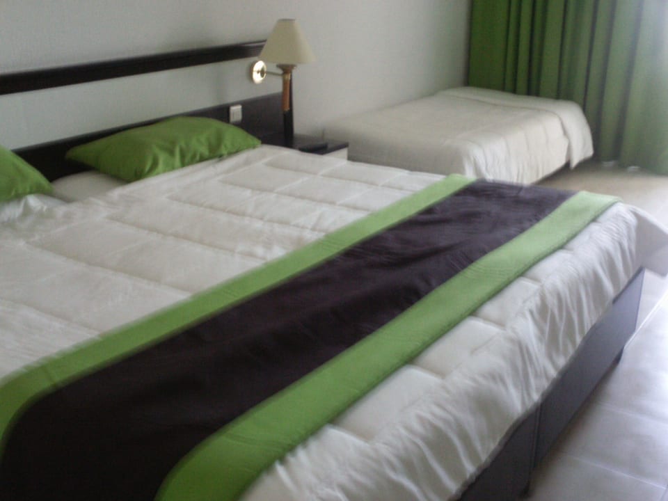 Unser tolles großes Bett Hotel El Mouradi Djerba Menzel
