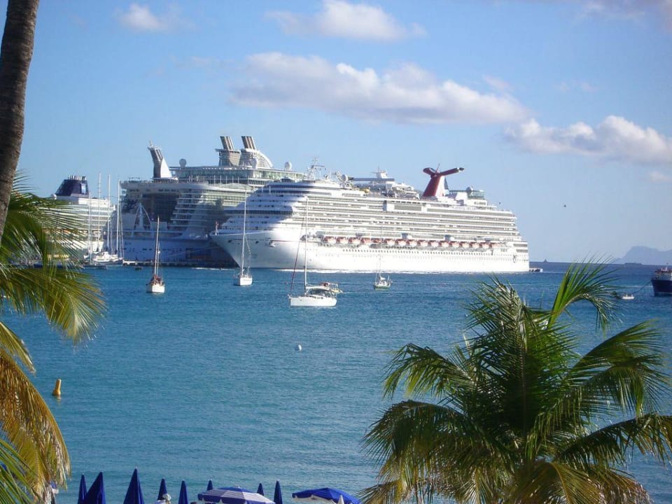 Ausblick vom Balkon zum Strand Hotel Holland House