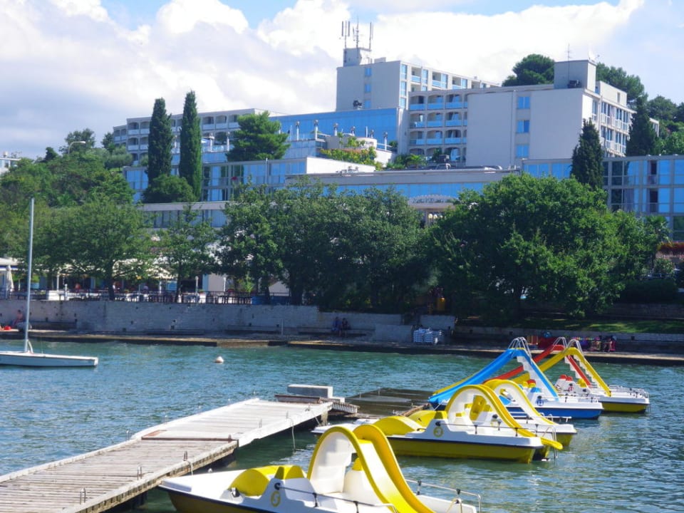 Hotel Zorna vom gegenüberliegenden Strand Hotel Zorna Plava Laguna