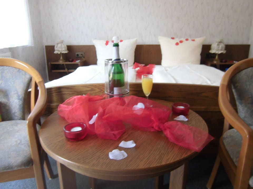 Unser Zimmer romantisch dekoriert Hotel Gasthof Zur Krone