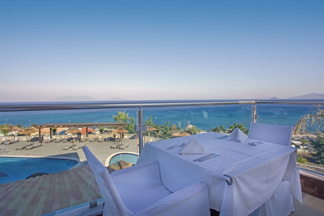 Gastro Grand Blue Beach Hotel
