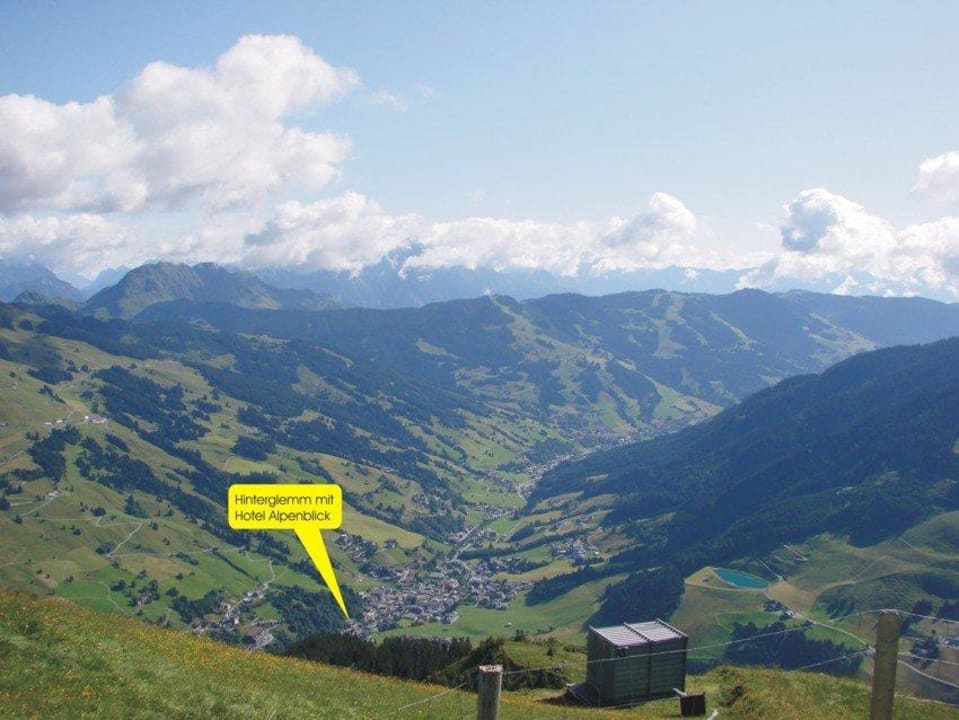 Blick auf das Hotel mit Hinterglemm Hotel Alpenblick