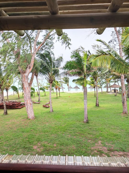 Gartenanlage Crystals Beach Resort Belle Mare, a member of Radisson Individuals