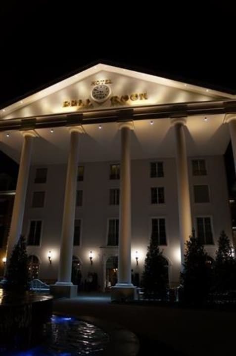 Außenansicht Haupteingang Nacht Hotel Bell Rock Europa-Park