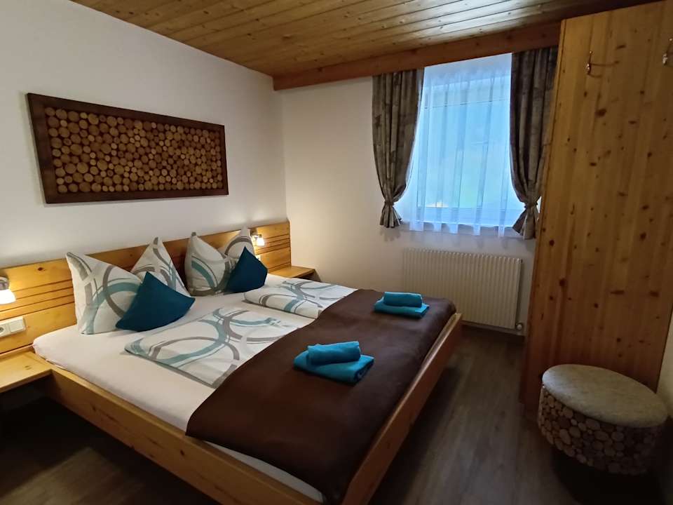 Zimmer Appartement Catrin bis 16 Personen mit Sauna und E-Ladestation