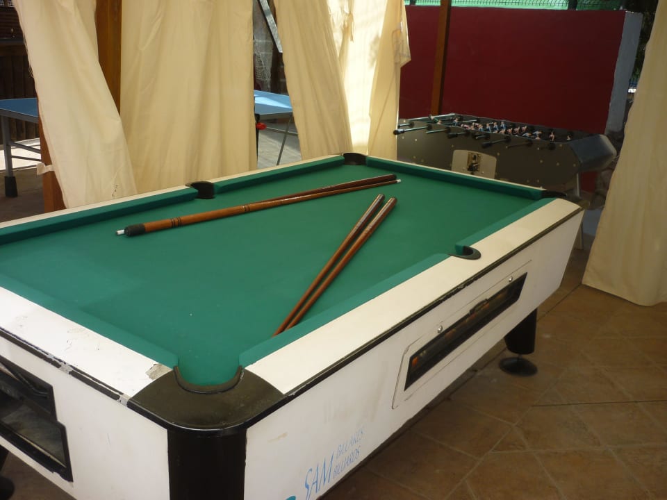 Billiardtisch... HL Miraflor Suites Hotel
