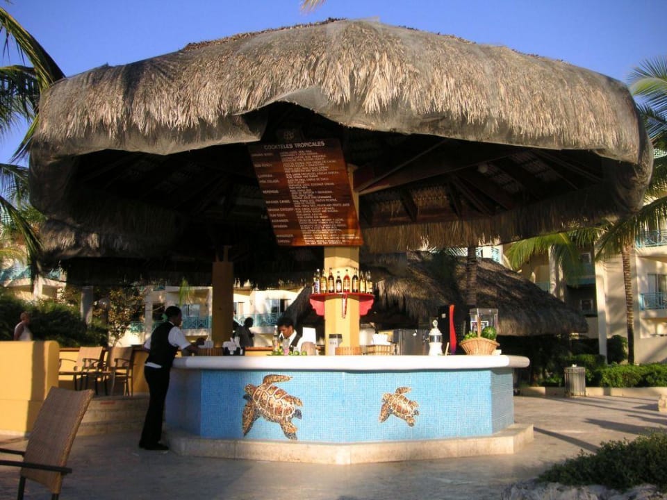 Poolbar am Hauptpool Dreams La Romana Resort & Spa