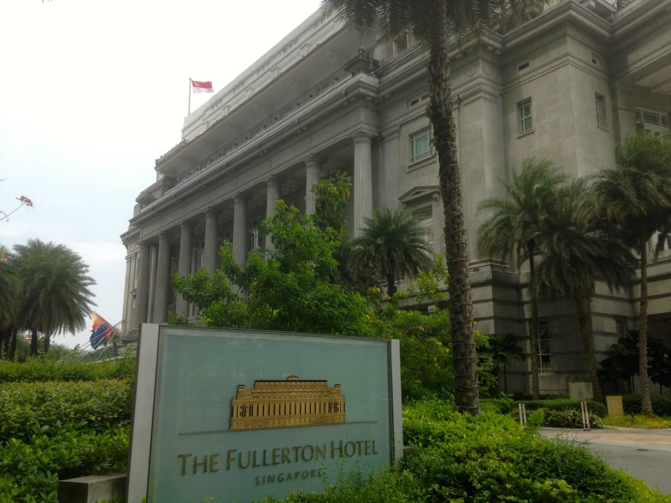 Eingang Hotel The Fullerton