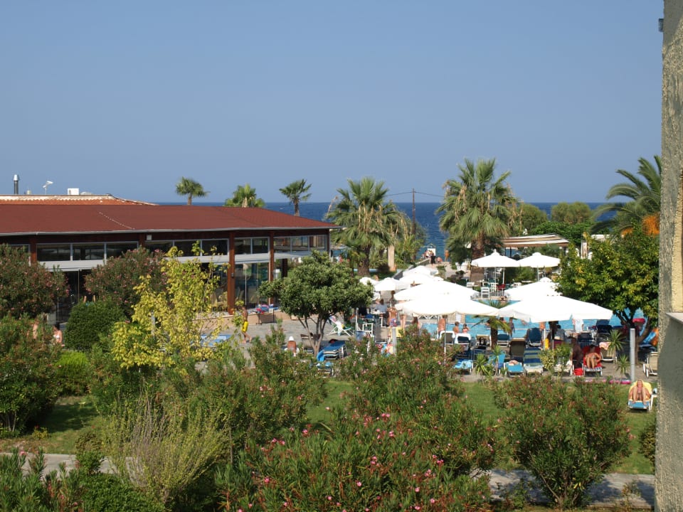 Blick vom Zimmer Richtung Meer alltoura Club Hotel Poseidon Palace