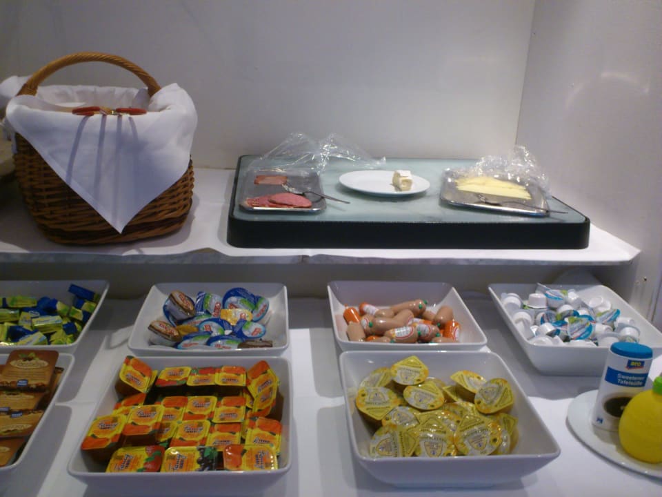 Frühstücksbüffet Quentin Berlin Hotel