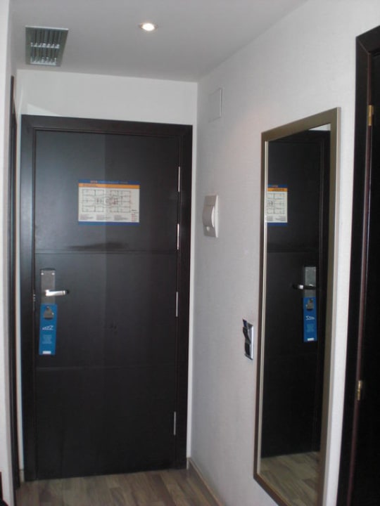 Eingang Hotel H10 Universitat
