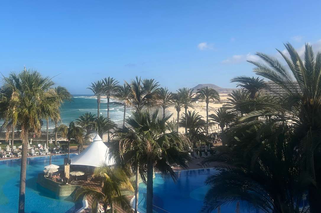 Pool Hotel Riu Palace Tres Islas