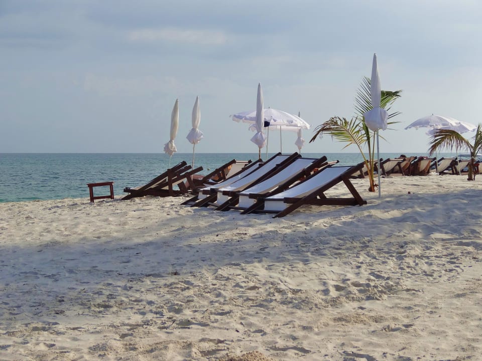 Liegen an der Landspitze am Anfang der Anlage Koh Mook Sivalai Beach Resort