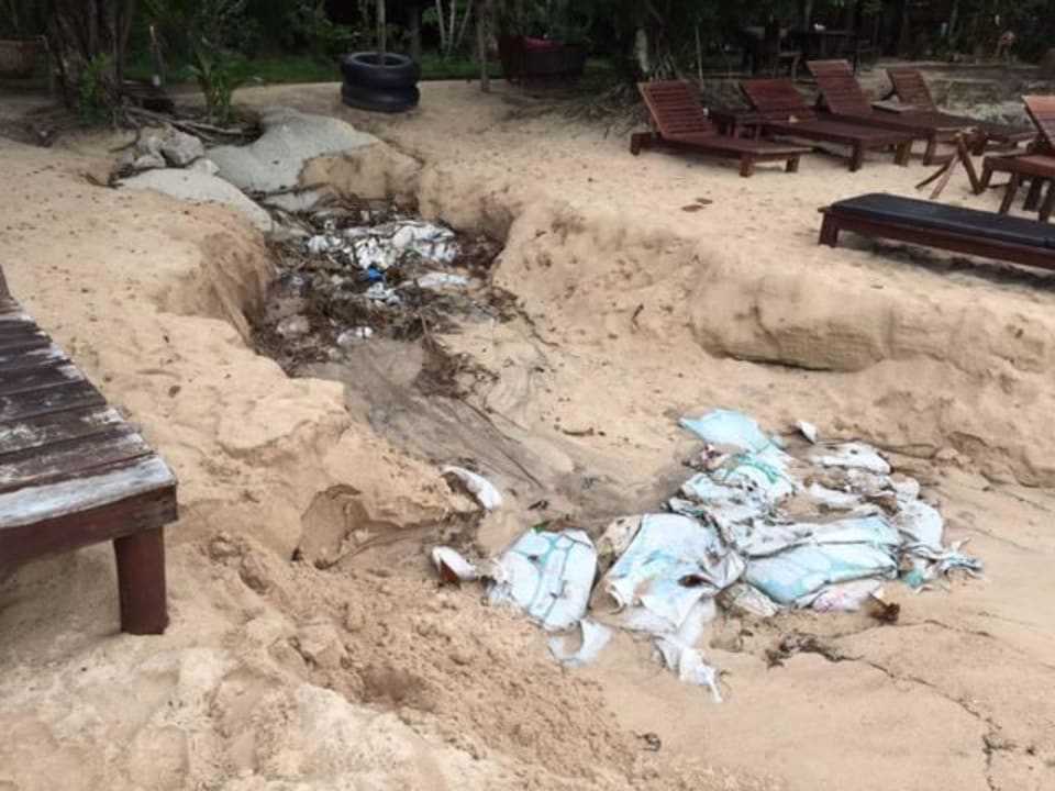 Verdreckter Strand Sensi Paradise Beach Resort