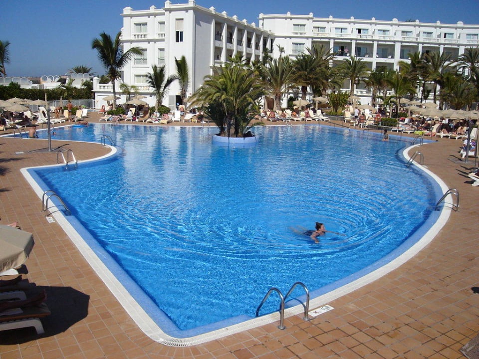 Ein Teil der Poolanlage Hotel Riu Palace Maspalomas Adults Only