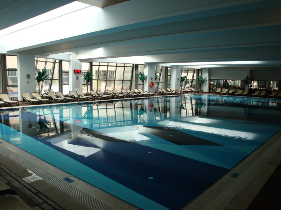 Hallenbad 25m-Becken Limak Lara Deluxe Hotel & Resort