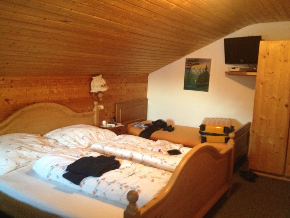 Doppelzimmer im DG mit Flachbildfernseher Pension Maier Schiestlhof