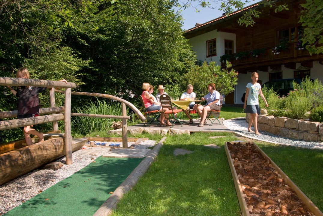 Garten mit Kneipp-Anlage am Ignazhof Ferienwohnungen Ignazhof