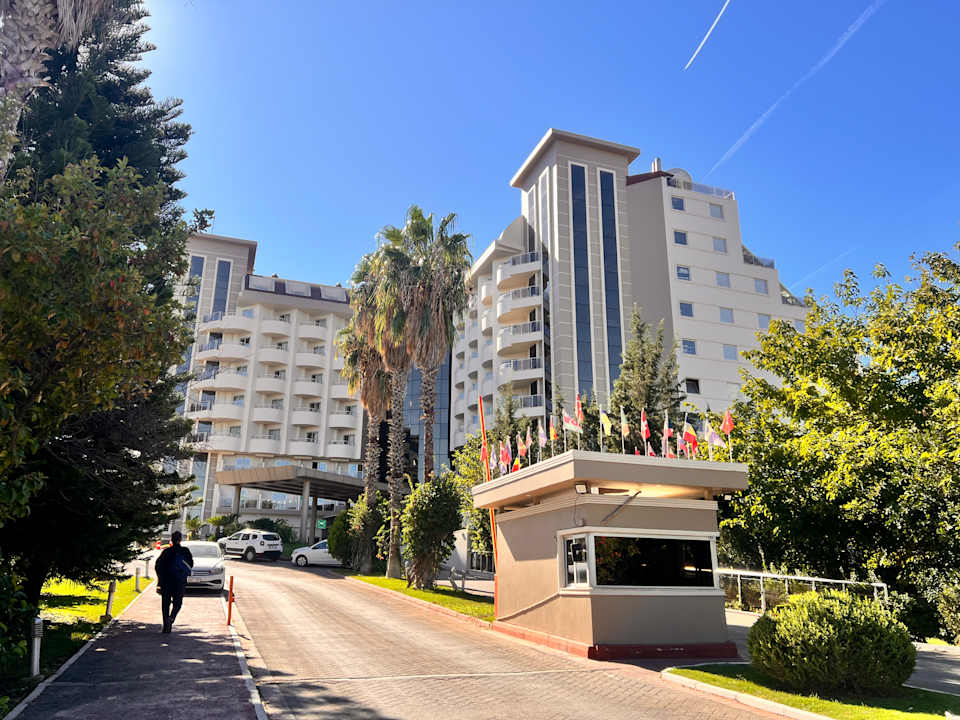 Außenansicht Saturn Palace Resort Hotel