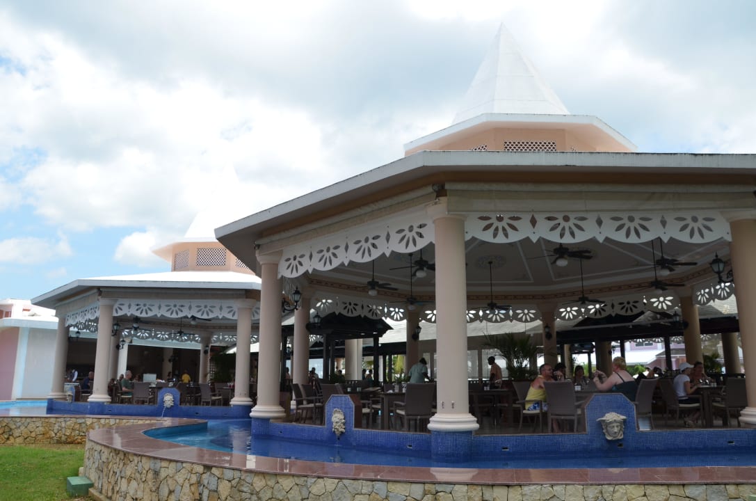Das Mittagsrestaurant am Pool Hotel Riu Palace Tropical Bay