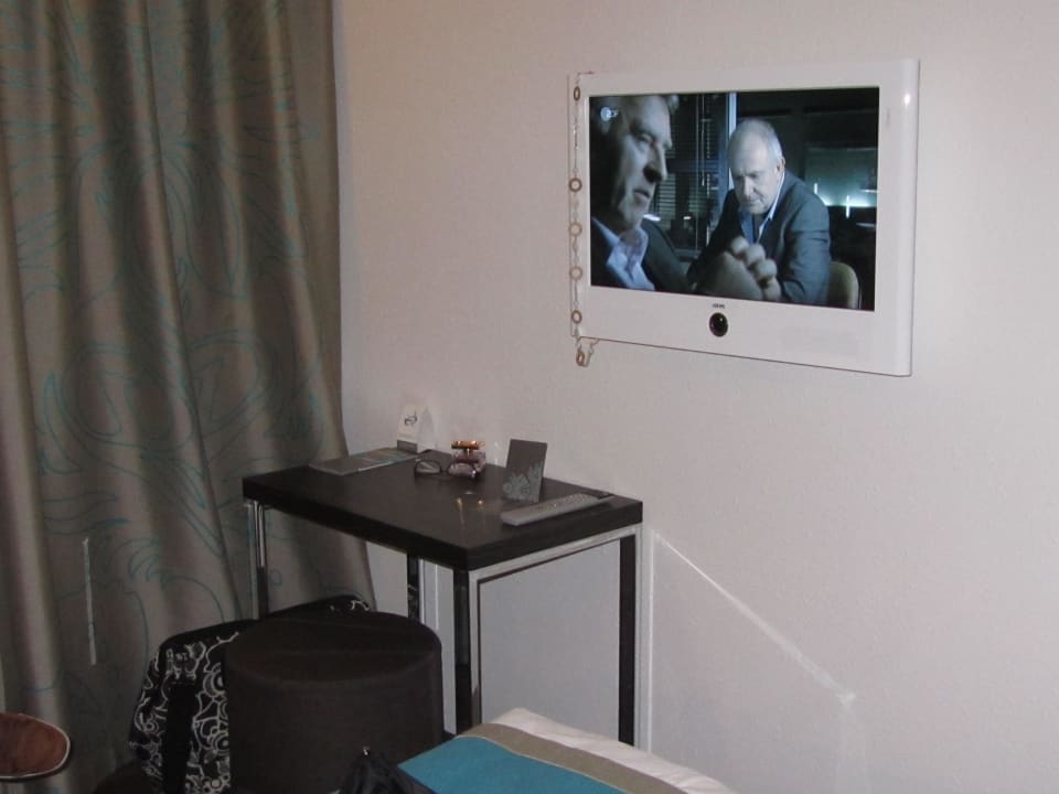 Schönes großes Zimmer und toller Fernseher Motel One Berlin-Spittelmarkt